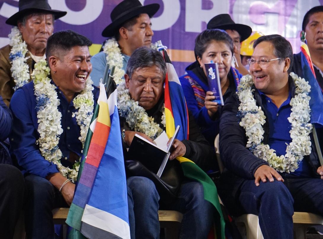 La izquierda dividida en al menos tres flancos, evalúa...