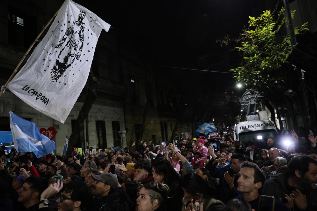 El peronismo aplasta al partido de Milei en elecciones...