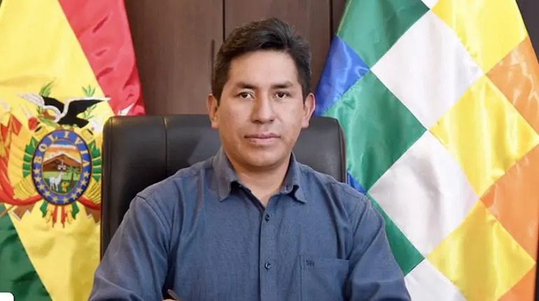 Aprehenden al exministro Zenón Mamani por irregularidades...