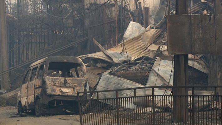 Al menos 16 fallecidos y miles de evacuados por incendios...
