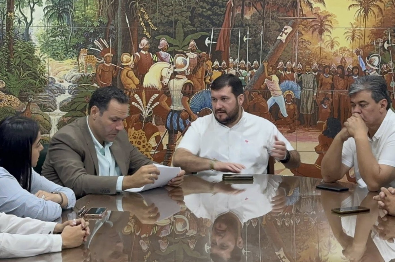 Cívicos cruceños piden la renuncia de Andrea Barrientos por dichos sobre autonomías