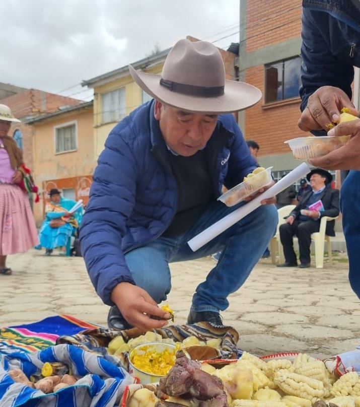 Gómez plantea modelo productivo con ciencia y conectividad para frenar migración rural